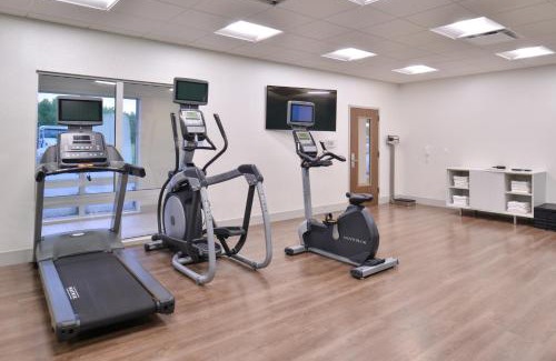 Carter Lake Hotel | Holiday Inn Express & Suites Omaha Airport by IHG