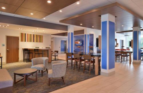 Carter Lake Hotel | Holiday Inn Express & Suites Omaha Airport by IHG