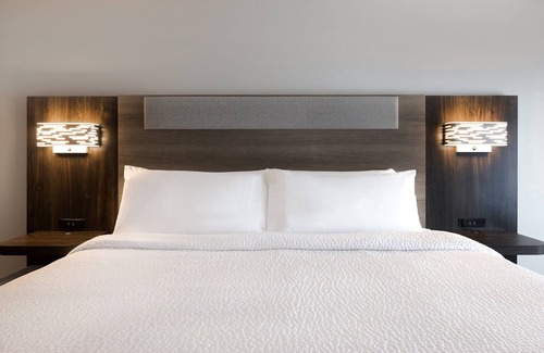Rosedale Hotel | Holiday Inn Express & Suites Kansas City KU Medical Center by IHG
