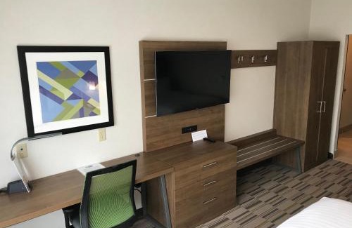Monroeville Hotel | Holiday Inn Express & Suites - Pittsburgh - Monroeville by IHG