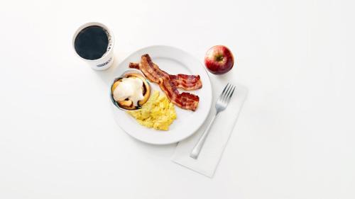 New Milford Hotel | Holiday Inn Express & Suites Gibson by IHG