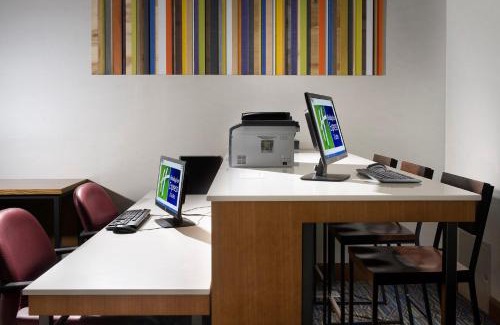 Ruckersville Hotel | Holiday Inn Express & Suites Charlottesville - Ruckersville by IHG