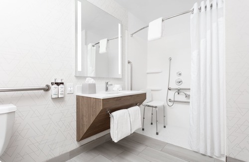 Williamsburg Hotel | Holiday Inn Express & Suites Williamsburg by IHG
