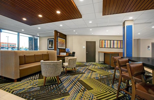 Brookfield Hotel | Holiday Inn Express & Suites - Milwaukee - Brookfield by IHG