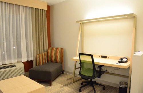 California Hotel | Holiday Inn Express & Suites Lexington Park California by IHG