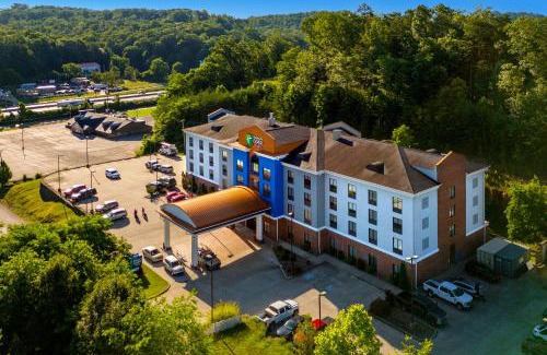 Cross Lanes Hotel | Holiday Inn Express & Suites Cross Lanes by IHG