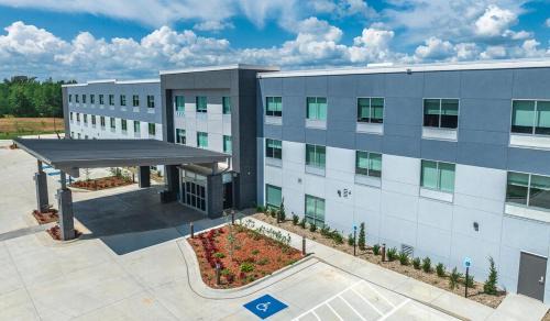 Springdale Hotel | Holiday Inn Express & Suites - Springdale - Fayetteville Area