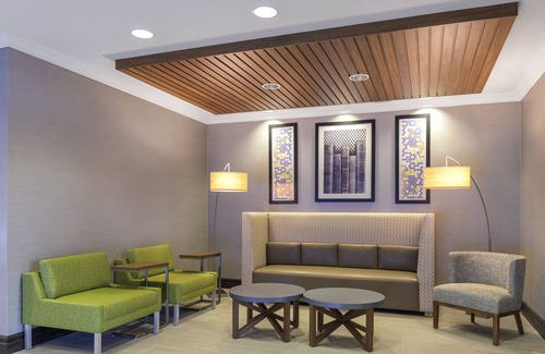 North Bay Hotel | Holiday Inn Express & Suites North Bay by IHG