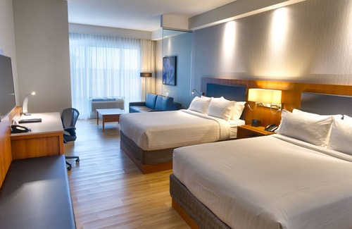 Vaudreuil Hotel | Holiday Inn Express & Suites Vaudreuil by IHG