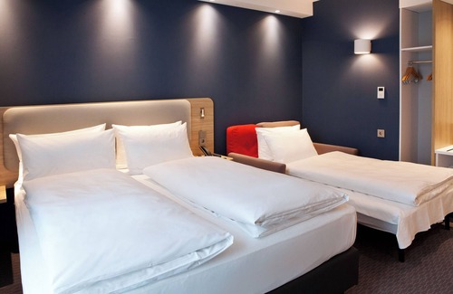 Monheim Hotel | Holiday Inn Express & Suites Monheim Am Rhein by IHG