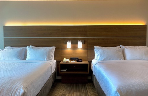 Lexington Hotel | Holiday Inn Express & Suites Lexington Dtwn Area-Keenland by IHG