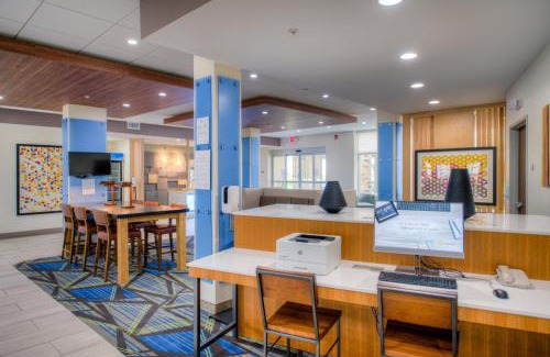 Remington Hotel | Holiday Inn Express & Suites - Remington by IHG