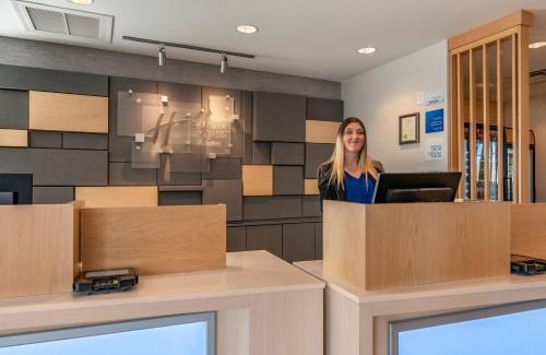 Carlisle Hotel | Holiday Inn Express & Suites - Carlisle Southwest I-81 by IHG