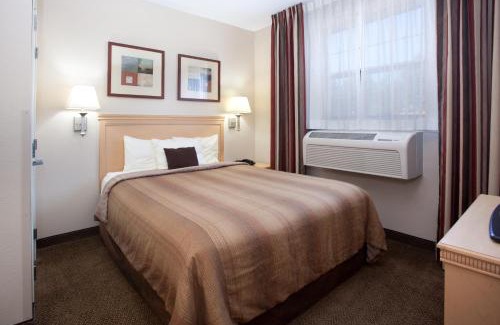 Meridian Hotel | Holiday Inn Express & Suites Englewood - Denver South by IHG