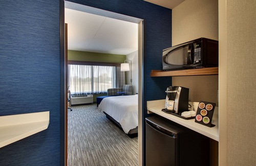 Findlay Hotel | Holiday Inn Express & Suites Findlay North by IHG