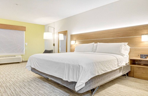 Portland Hotel | Holiday Inn Express & Suites Portland by IHG