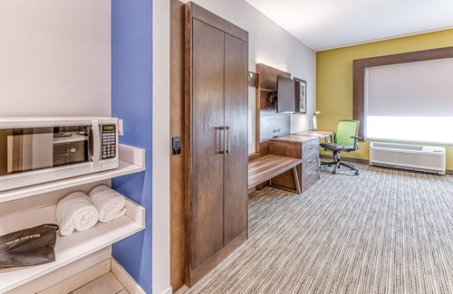 Rantoul Hotel | Holiday Inn Express & Suites Rantoul by IHG