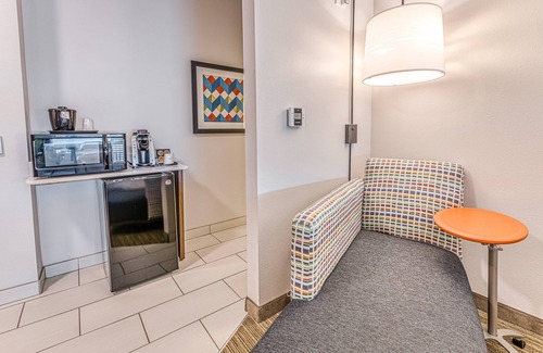 Rantoul Hotel | Holiday Inn Express & Suites Rantoul by IHG