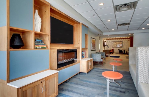 Aurora Hotel | Holiday Inn Express & Suites Aurora - Naperville by IHG