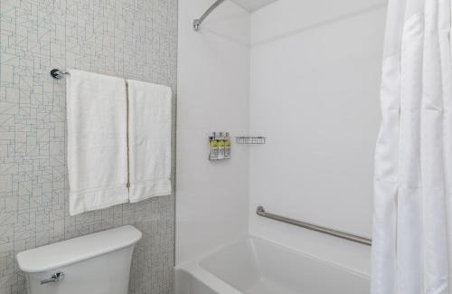 Dilworth Mountain Estates Hotel | Holiday Inn Express & Suites Kelowna - East by IHG
