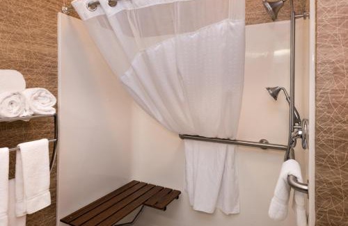 Bucyrus Hotel | Holiday Inn Express & Suites Bucyrus by IHG