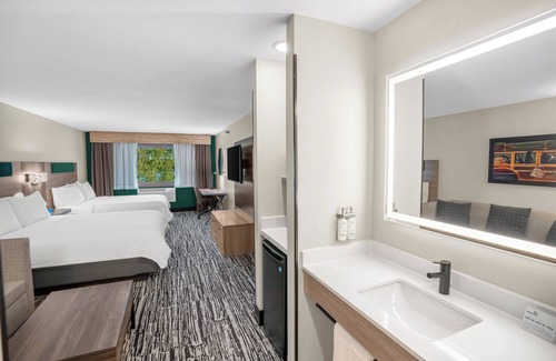 Hayward Hotel | Holiday Inn Express & Suites Hayward by IHG