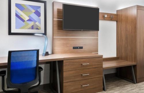 Kokomo Hotel | Holiday Inn Express & Suites - Kokomo South by IHG