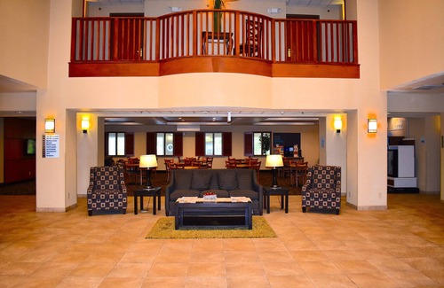 Lindbergh Lawns Hotel | Holiday Inn Express Syracuse Fairgrounds by IHG