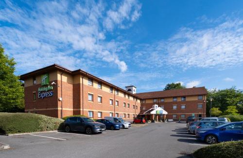 Taunton Hotel | Holiday Inn Express Taunton East by IHG