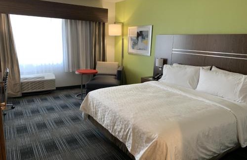 Farmers Branch Hotel | Holiday Inn Express & Suites Dallas NW - Farmers Branch by IHG