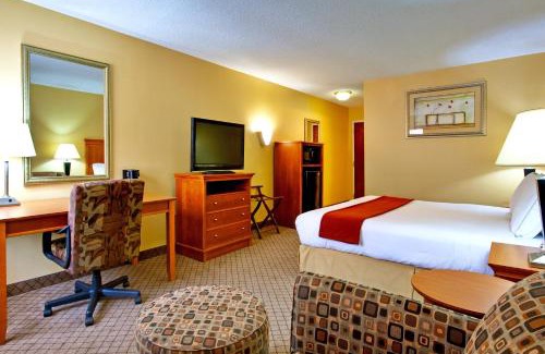 Hurricane Mills Hotel | Holiday Inn Express Hurricane Mills Waverly by IHG
