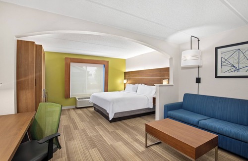 Kings Mountain Hotel | Holiday Inn Express Hotel and Suites Kings Mountain by IHG