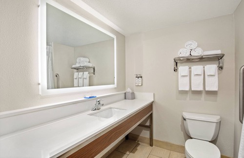 Kings Mountain Hotel | Holiday Inn Express Hotel and Suites Kings Mountain by IHG