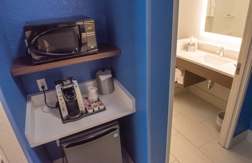 Merrillville Hotel | Holiday Inn Express & Suites Merrillville by IHG