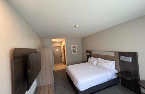 Park City Hotel | Holiday Inn Express - Wichita North - Park City by IHG