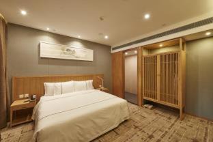 Zhujiang New Town Hotel | Holiday Inn Guangzhou Zhujiang New Town - Free Shuttle Bus to Canton Fair Complex & Overseas Buyer Registration Services during Canton Fair Period