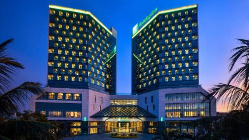Donghu District Hotel | Holiday Inn Haikou West Coast by IHG