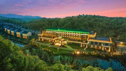 Chizhou Hotel | Holiday Inn Jiuhua Mountain Hot Spring by IHG