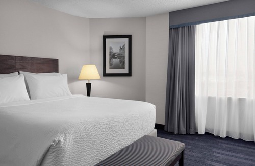 Cummings Hotel | Holiday Inn Ottawa East by IHG