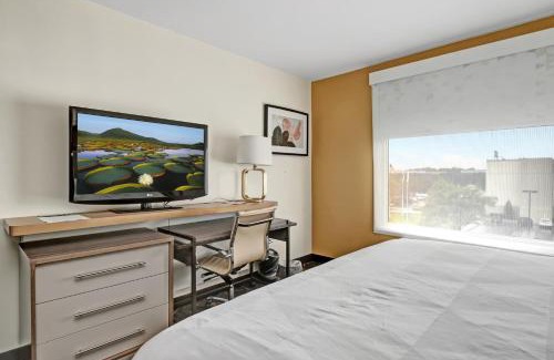 Piscataway Hotel | Holiday Inn - Piscataway - Somerset by IHG
