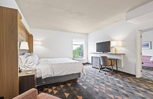 United Central Hotel | Holiday Inn St. Petersburg West by IHG