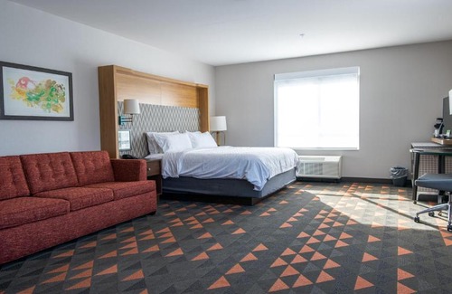 Drexel Hill Hotel | Holiday Inn & Suites Philadelphia W - Drexel Hill by IHG