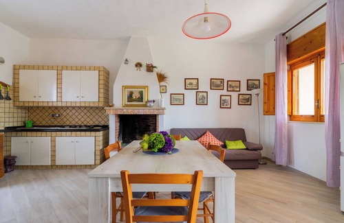 Torre Specchia Ruggeri Apartment | Holiday Apartment Amare 1 close to the Beach with Covered Terrace & Garden