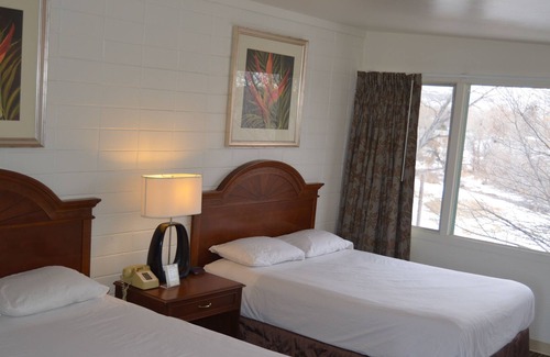 Lander Hotel | Holiday Lodge Motel Campground