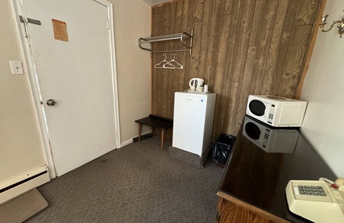 Orillia Hotel | Holiday Motel