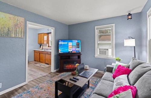West St. Paul House | Holiday Special - Cozy farmhouse in the heart of West St. Paul.