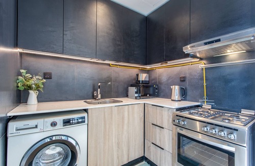 Al Quoz Apartment | Holiday Studio In JVC 2408, Dubai