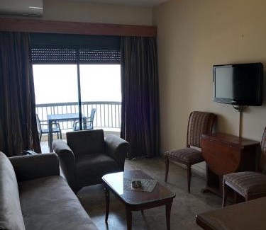 Jounieh Hotel | Holiday Suites Hotel & Beach Resort