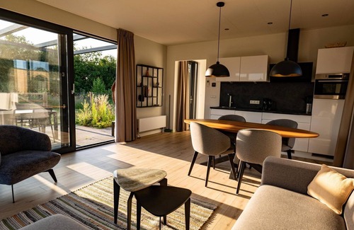 Kotten House | Holiday Villa Amalia 4 Deluxe is a 4-person holiday villa and features a private sauna. The home has two bedrooms and is situated on a generous and beautifully located plot surrounded by nature.