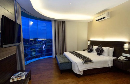 Wakaf Che Yeh Hotel | Holiday Villa Hotel & Suites